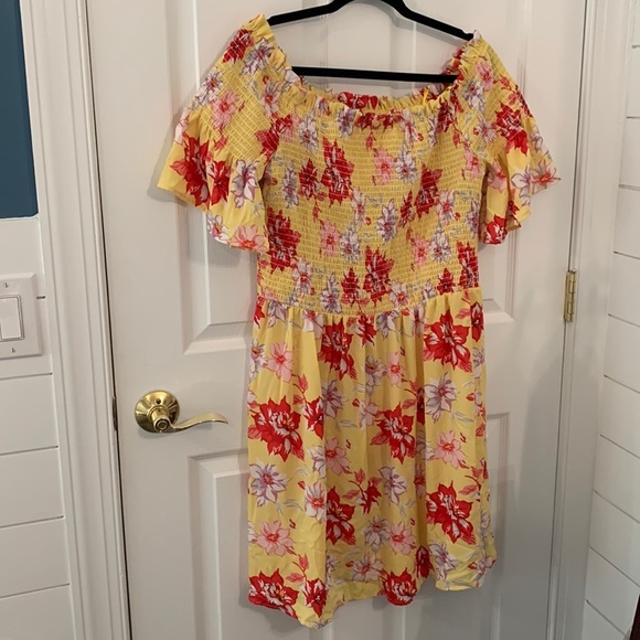 love J Dresses & Skirts - EUC Love J off shoulder yellow/red/pink floral dress Women’s Plus‎ size 2X